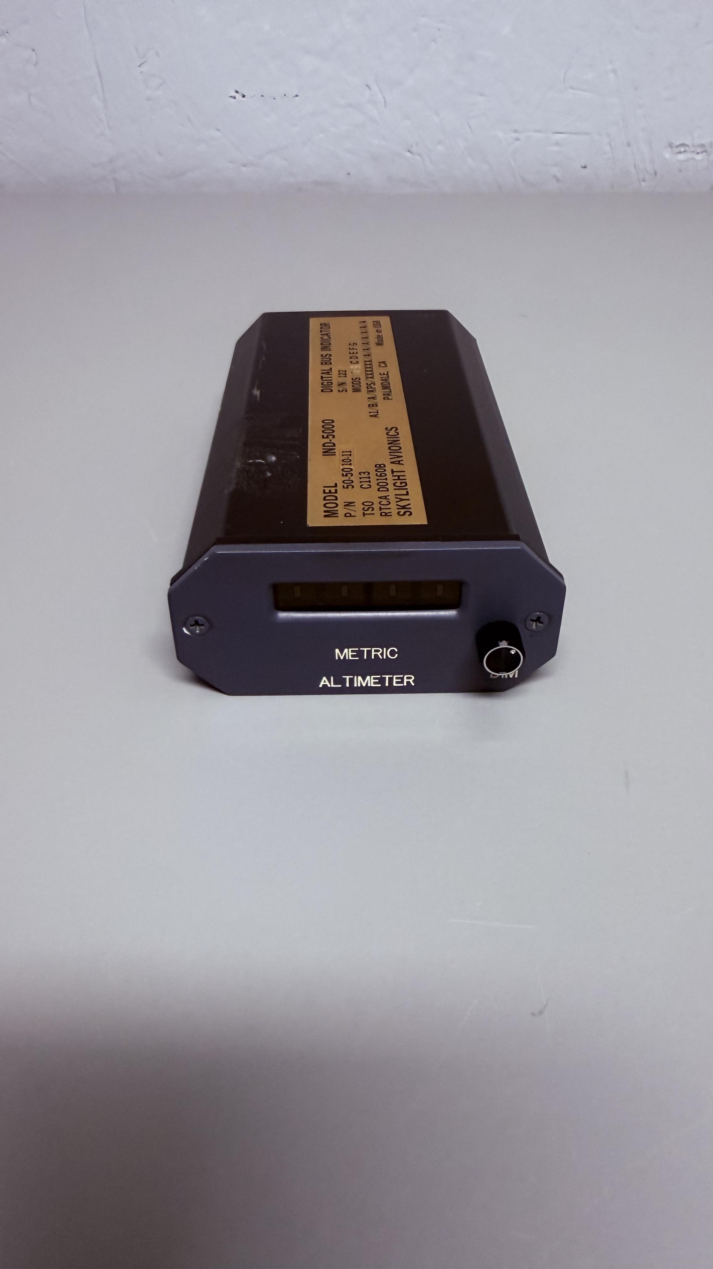 IND-5000 Metric Altimeter (SN:122)